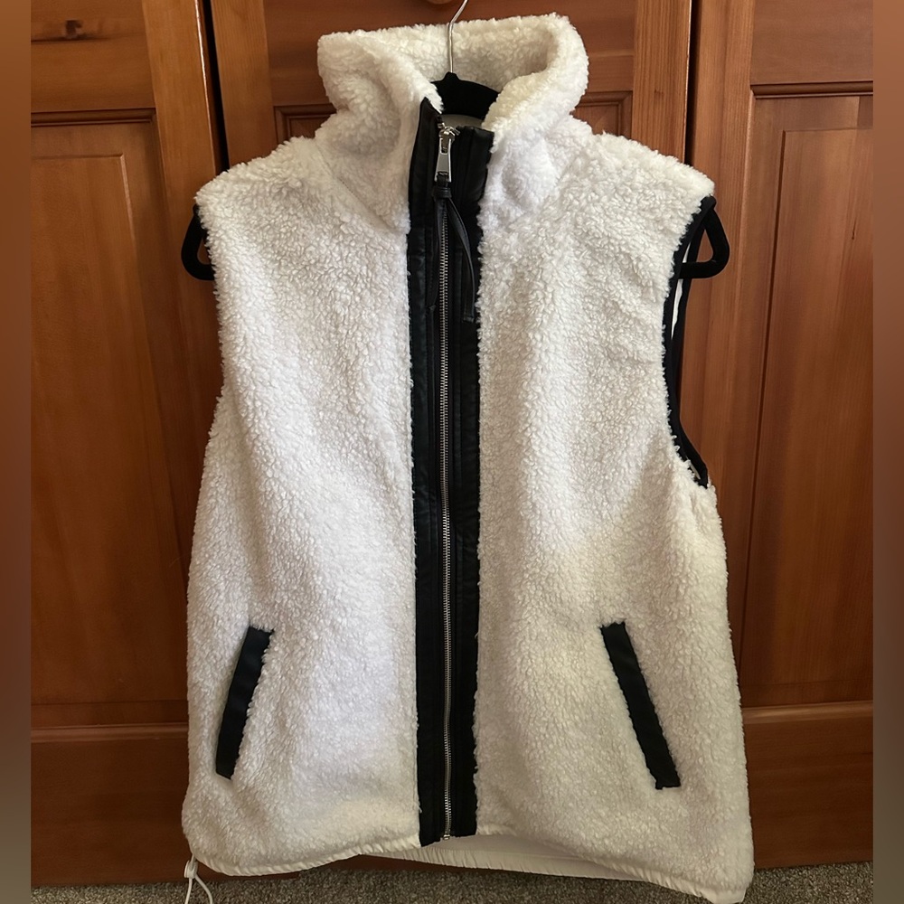 Abercrombie & Fitch Cinched Cocoon Sherpa Vest